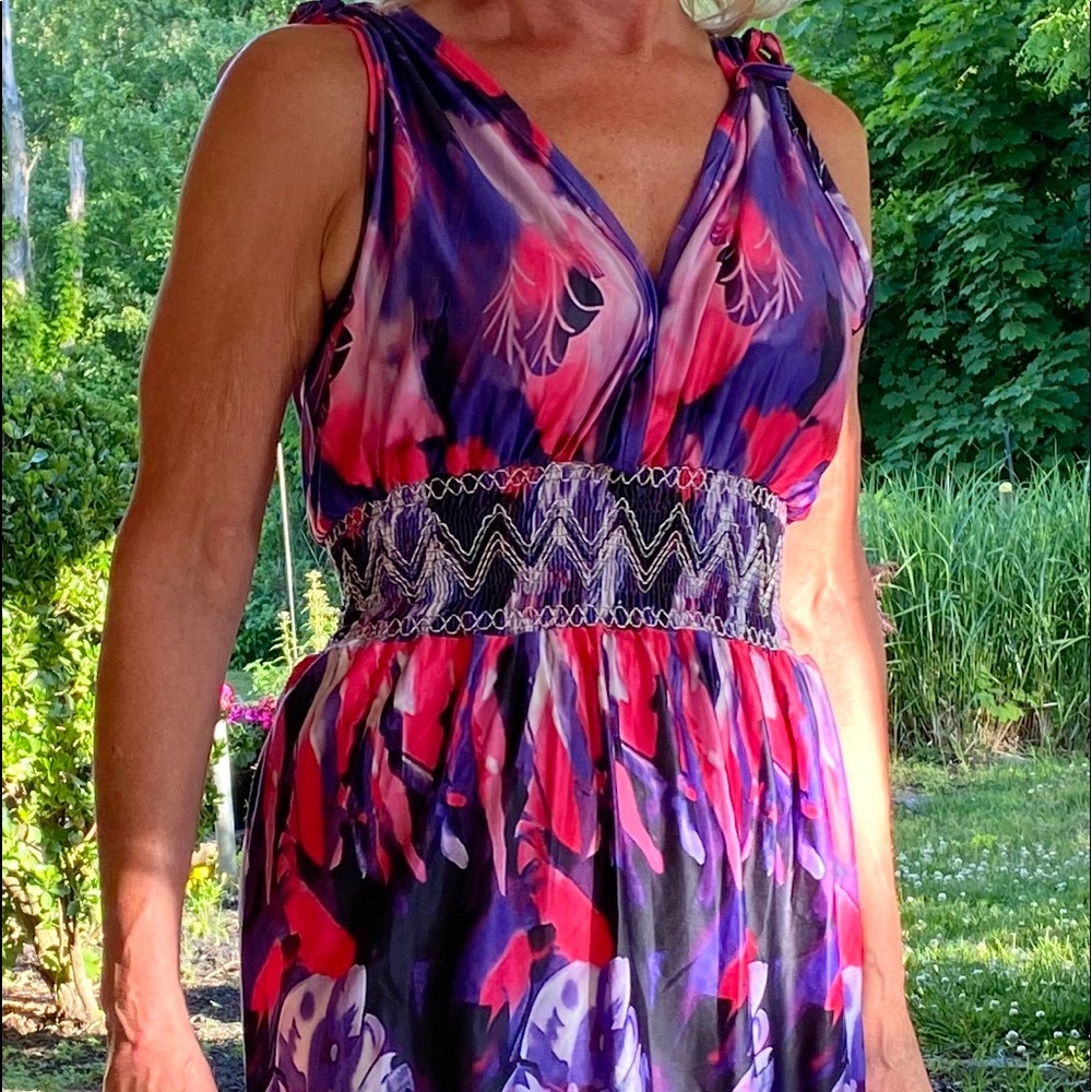 Cute woman’s multi color sun dress size Sm